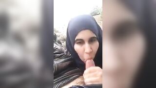 موطة ايرانية - طالبة محجبة تمص زب حبيبها وتقول له شكرا